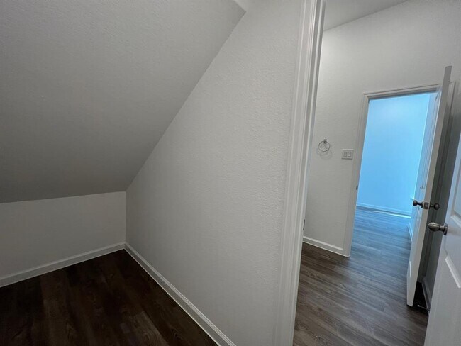Building Photo - 4202 Balboa Dr