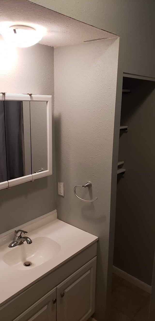 Building Photo - 418 N Main St