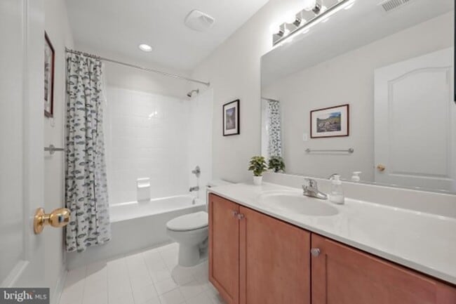 Building Photo - Gorgeous End of Group Owings Mils 3bd/2.5ba w/ A/C, W/D, and Modern Amenities! Available now!