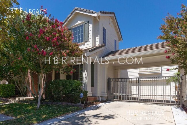 Building Photo - WICKLUND Village 4 Bedroom Home - Gated Dr...