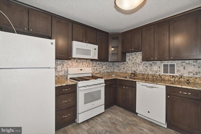 Building Photo - 3701 S George Mason Dr