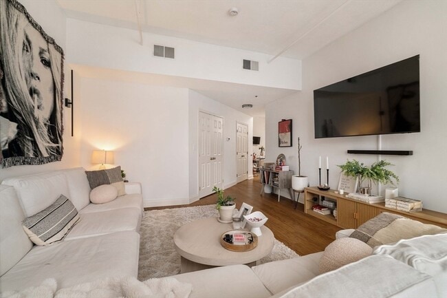 Building Photo - 188 North St