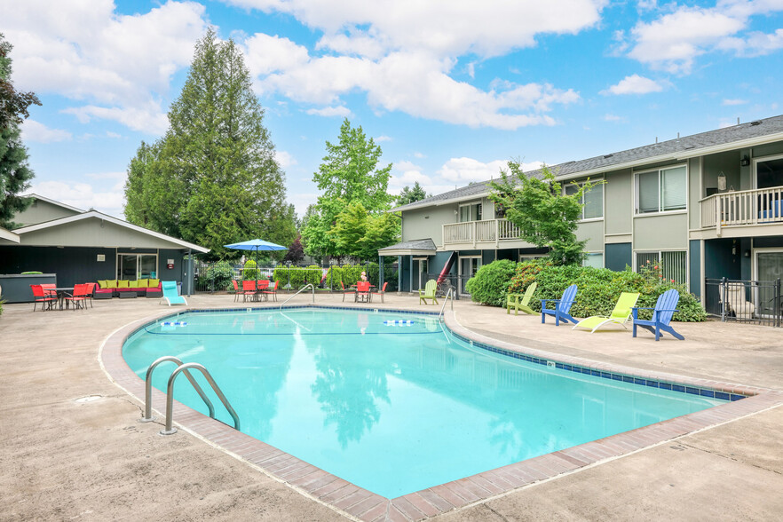 Pool l Centennial Apartments l Springfield, OR - Centennial Apartments