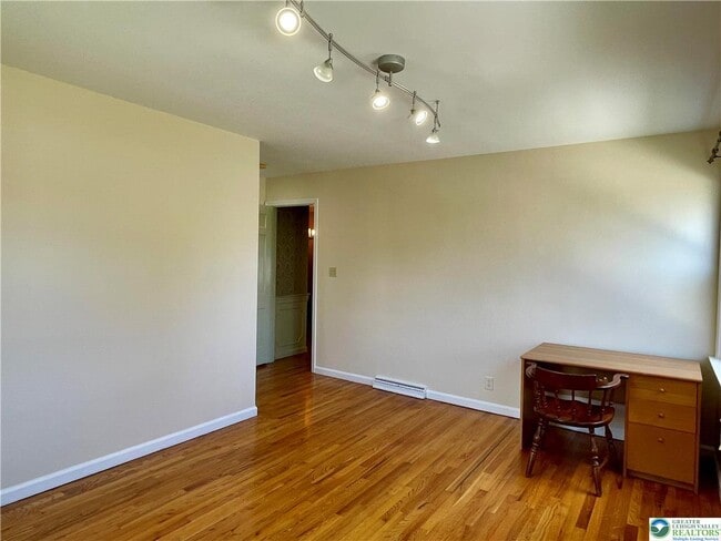 Building Photo - 1331 Armstrong Rd