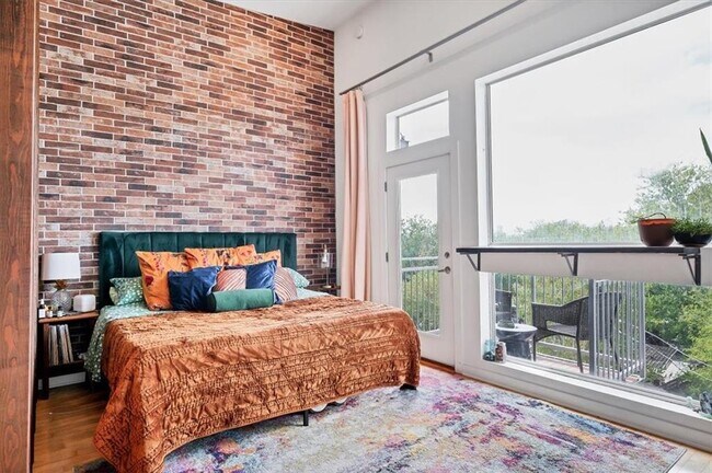 Building Photo - 2931 E 12th St