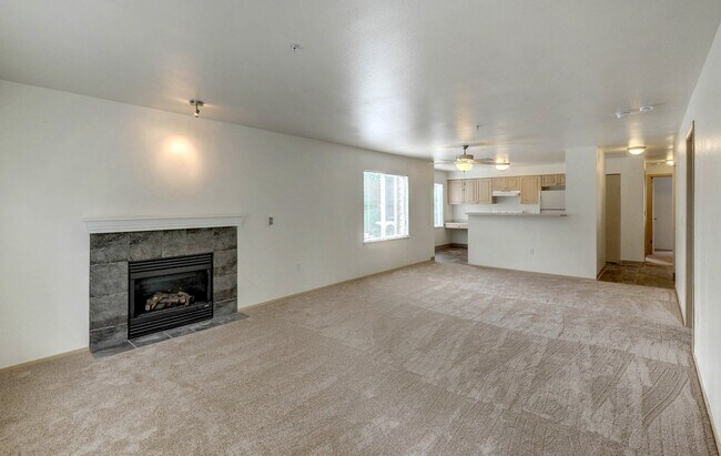 Building Photo - Spacious 2 Bedroom / 2 Bath with Gas Firep...