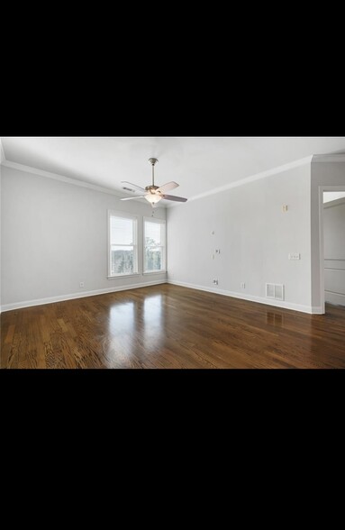 Building Photo - 360 Chambers St