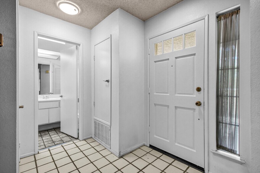 Building Photo - 23930 Arroyo Park Dr