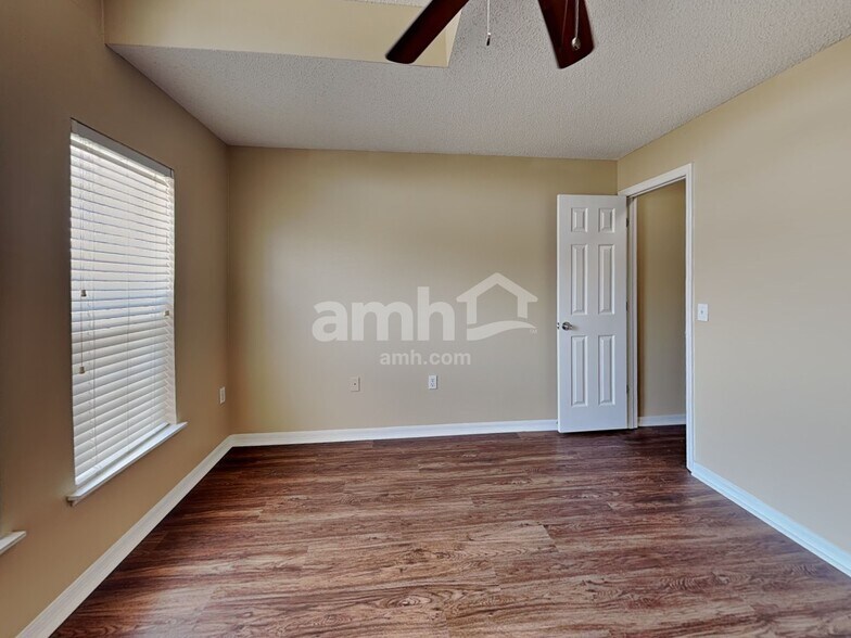 Building Photo - 1683 Sorento Cir