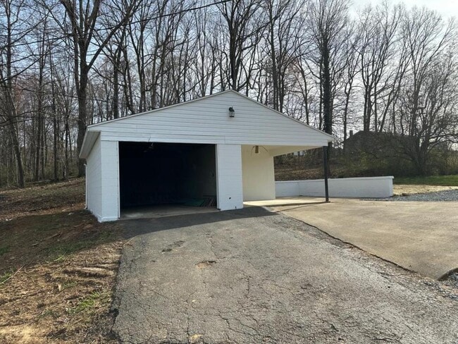 Building Photo - 2866 Virgil H Goode Hwy