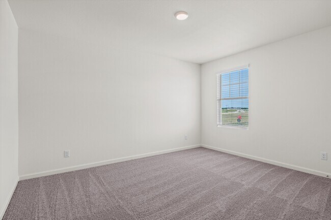 Building Photo - 5932 Sahara Dr