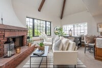 Building Photo - 1 Bed Condo in the Heart of Carmel-by-The-...