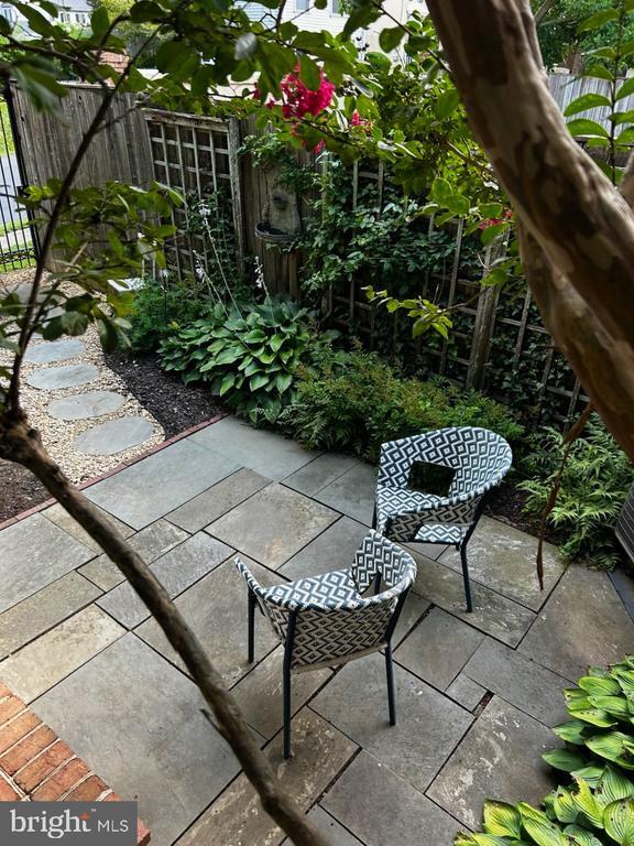 Building Photo - 218 E Marshall St