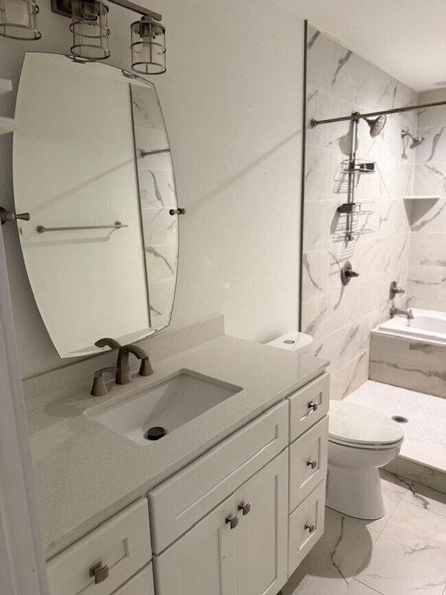 Building Photo - Beautiful single-family home on Ox Bottom available now