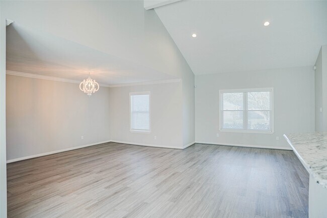 Building Photo - 702 Dixie Dr