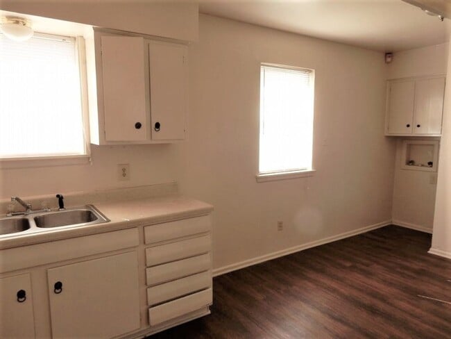 Building Photo - CHEROKEE PARK AREA-3 bedroom 1 Bedroom