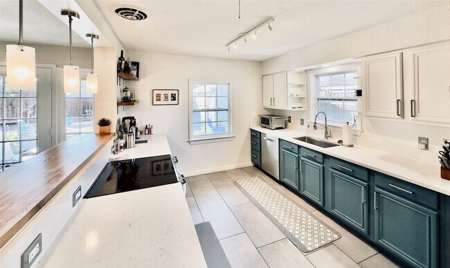 Building Photo - 7119 Dalewood Ln