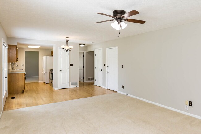 Building Photo - 5952 Sachem Ct