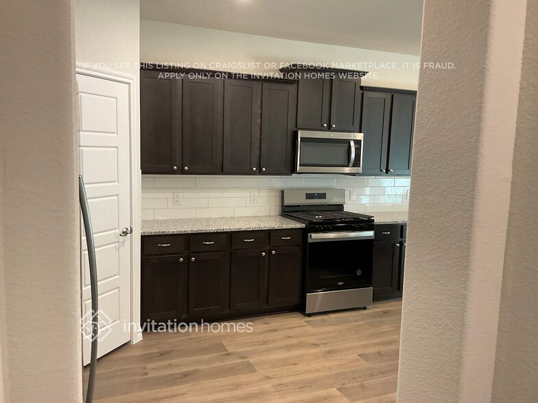 Building Photo - 7325 Mayplace Dr