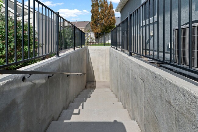 Building Photo - 14652 S Quiet Glen Dr