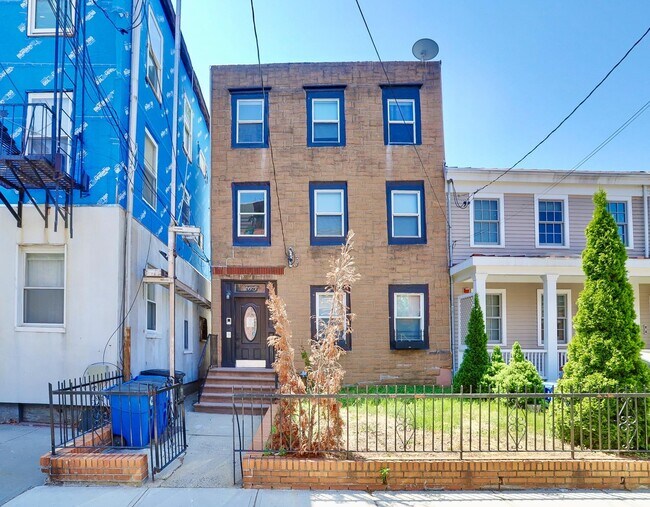 Building Photo - 265 3rd St