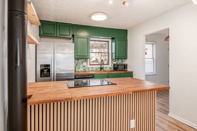 Building Photo - Fully Renovated Reynoldsburg Home