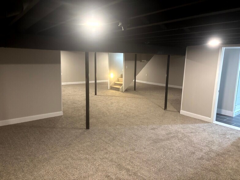 Building Photo - 29621 Fernhill Dr