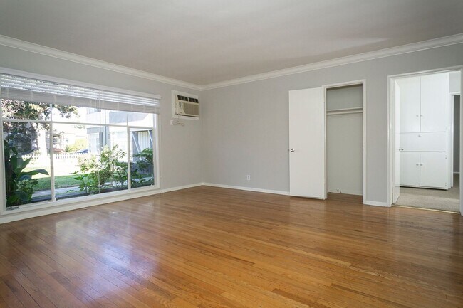 Building Photo - 1420 Barrington Way