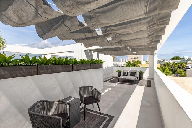 Building Photo - 1700 Meridian Ave