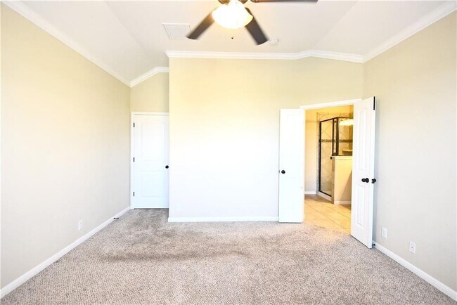 Building Photo - 13400 Briarwick Dr