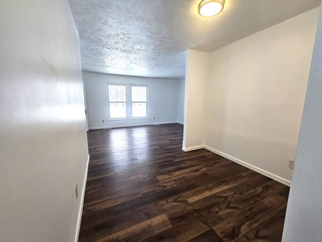 Building Photo - Completely Renovated 2 bedroom in the Holi...