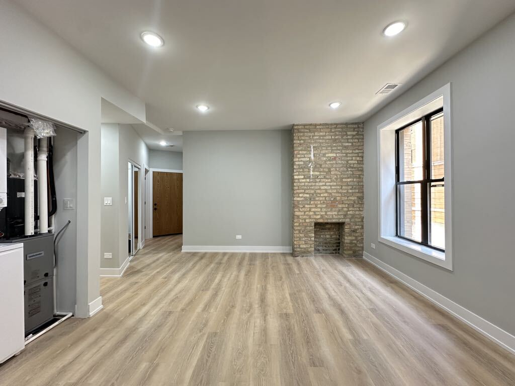 Building Photo - 419 W Belden Ave