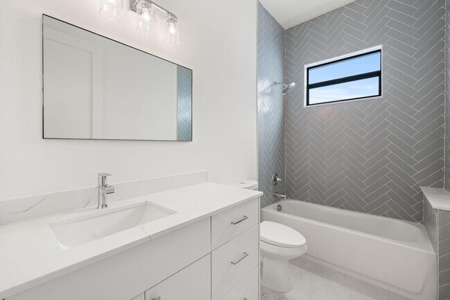 Building Photo - 632 SE Seahouse Dr