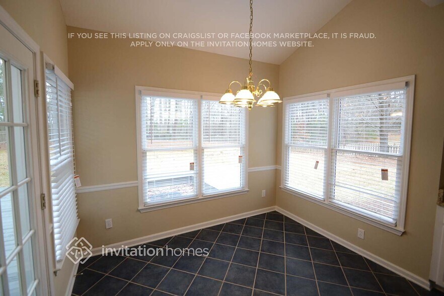 Building Photo - 2370 Rose Walk Dr
