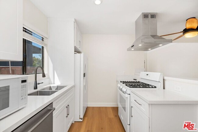 Building Photo - 6552 Colgate Ave