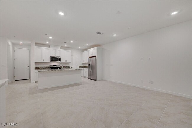 Building Photo - 2537 Monolith St