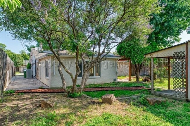 Building Photo - Stunning North Richland Hills