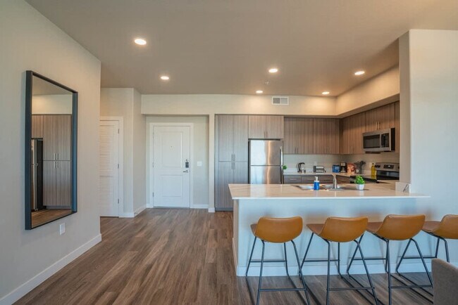 Building Photo - 1890 S Country Club Way