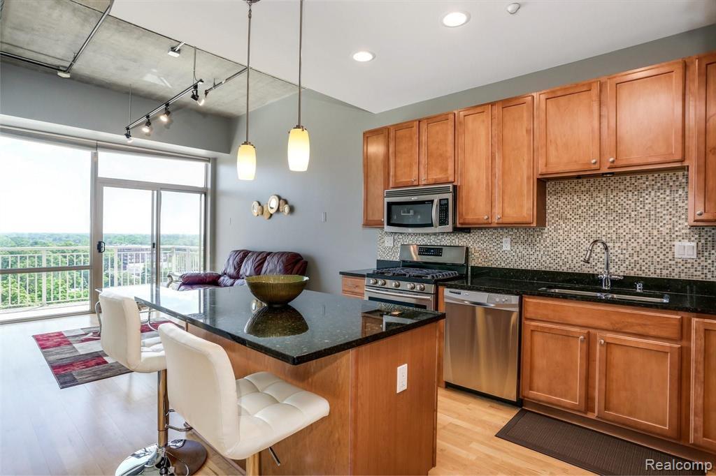 Building Photo - 350 N Main St