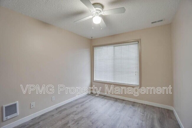 Building Photo - 5404 NE 45th St