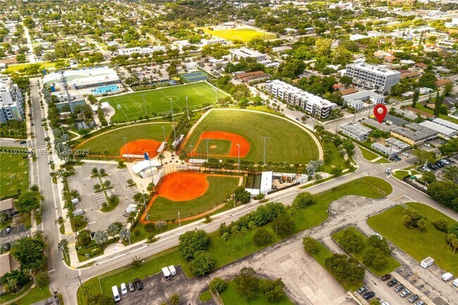 Building Photo - 411 SE 3rd Ave