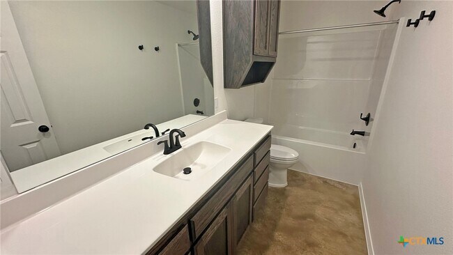 Building Photo - 977 Cline Dr