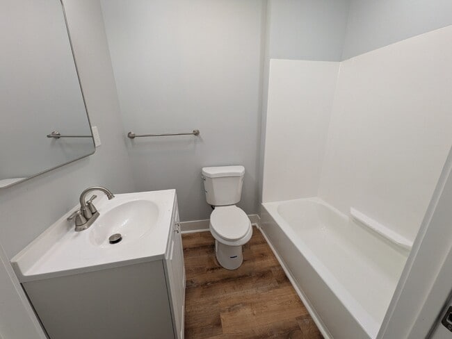 Building Photo - Beautiful Four Bedroom Home In Forest Hills