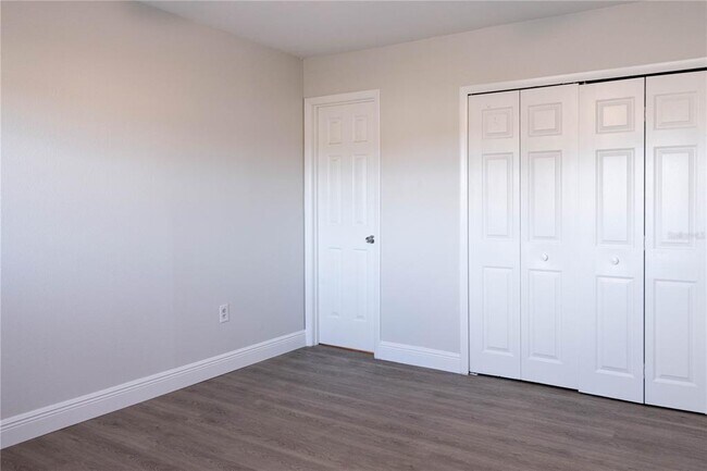 Building Photo - 847 Sky Lake Cir