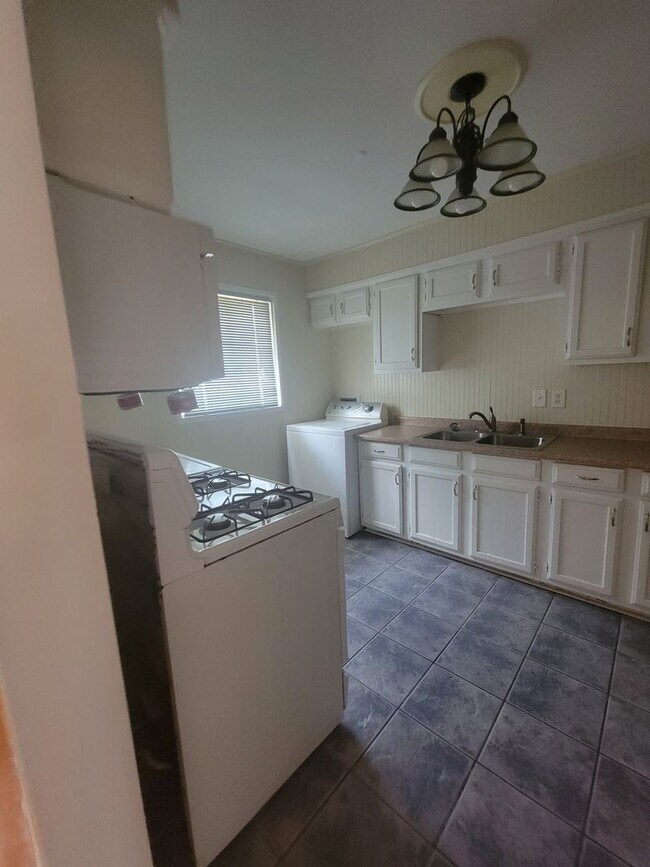 Building Photo - South Highlands 2bed/1bath