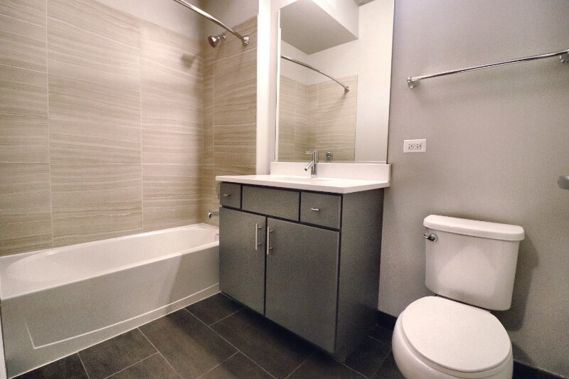 Building Photo - 803 S Clark St