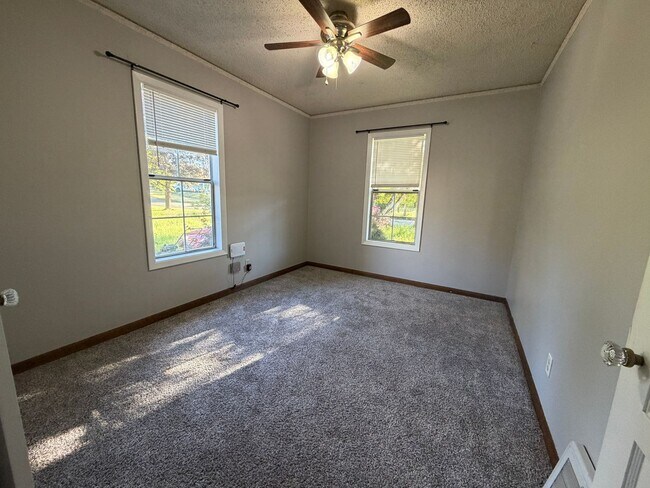 Building Photo - 2 Bedroom 2 Bath Single Family Home