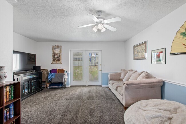 Building Photo - 553 N 200 W