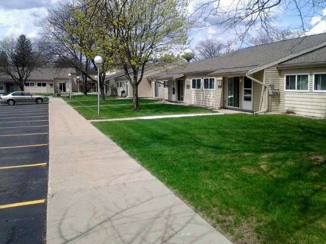 Building Photo - Lake Manor Apartments