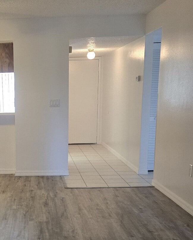 Building Photo - Nice 2/2 in the Gated East Lake Woodlands community